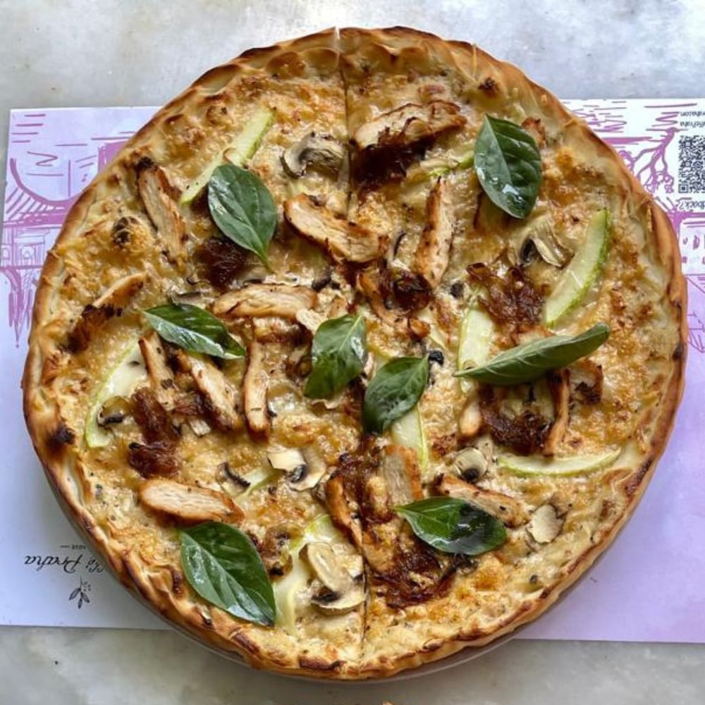 Chicken Mushroom & Truffle Oil Pizza